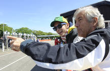 Rossi y Agostini, atentos a la carrera de Superbikes.