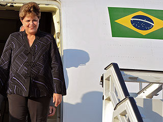 Rousseff llega a Cuba en su primera visita oficial a la isla