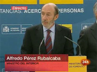 Ver v&iacute;deo  'Rubalcaba anuncia que los mandos militares tomar&aacute;n el control a&eacute;reo'
