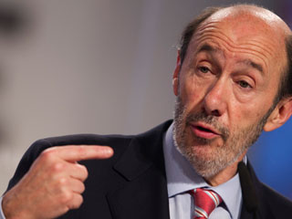 Ver v&iacute;deo  'Rubalcaba centra su discurso en la econom&iacute;a y las pol&iacute;ticas sociales'
