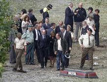 Rubalcaba y Chac&oacute;n en el lugar del atentado