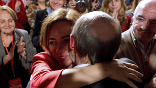 Ver v&iacute;deo  'Rubalcaba da la gracias a Carme Chac&oacute;n'