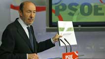 Ir al Video&nbsp;Rubalcaba env&iacute;a a Rajoy su propuesta de pacto