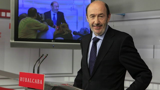 Rubalcaba asegura que no le pidi&oacute; a Zapatero un adelanto electoral