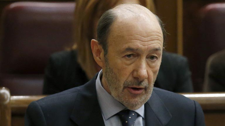 Rubalcaba har&aacute; p&uacute;blicas sus declaraciones y revela que gana 67.229 euros como jefe de la oposici&oacute;n