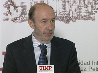 Ver v&iacute;deo  'Rubalcaba insiste en que la econom&iacute;a espa&ntilde;ola es diferente a la portuguesa'