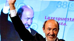 Rubalcaba, líder de un PSOE dividido