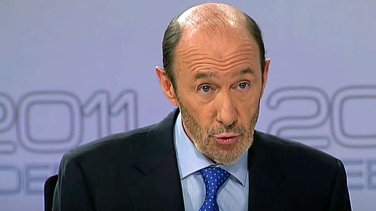 Rubalcaba pide a Rajoy que aclare qu&eacute; tipo de reforma laboral planea