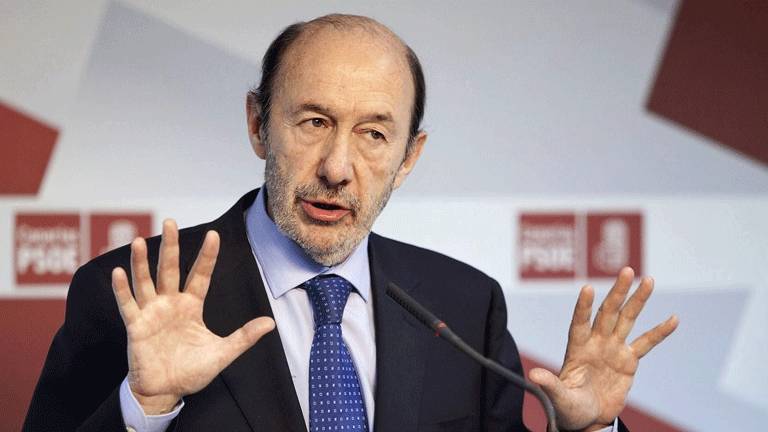 Rubalcaba: "Rajoy se ha enrocado y ha ligado su suerte al señor Bárcenas"