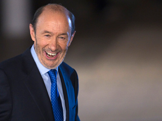 Ver v&iacute;deo  'Rubalcaba, recibido con gritos de "presidente" en Ferraz'