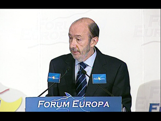 Ver v&iacute;deo  'Rubalcaba sale al paso de las cr&iacute;ticas del PP'