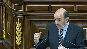 Ver v&iacute;deo  'Rubalcaba tacha de "xen&oacute;fobo, cruel e ineficaz" el recorte en sanidad'