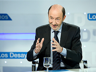 Ver v&iacute;deo  'Rubalcaba: "Tengo la mejor opini&oacute;n de Carme Chac&oacute;n"'