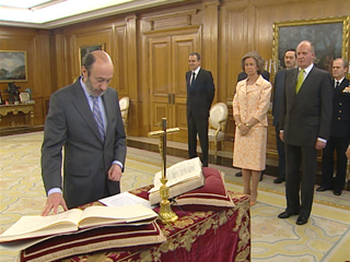 Ver v&iacute;deo  'Rubalcaba tiene a sus espaldas una larga carrera pol&iacute;tica, siempre en las filas socialistas'