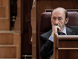 Ver v&iacute;deo  'Rubalcaba: "Zapatero me convenci&oacute; anoche sobre la reforma constitucional al saber que ten&iacute;a un acuerdo con Rajoy"'