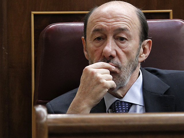 Rubalcaba a Zapatero en el Congreso: "Me voy a tomar un caf&eacute;, que me duermo"