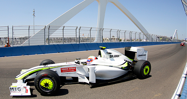 El piloto brasile&ntilde;o de Brawn GP, Rubens Barrichello, ha ganado en el circuito urbano de Valencia.