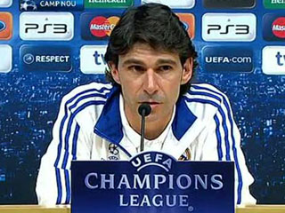 Ver v&iacute;deo  'Rueda &iacute;ntrega de Karanka y Benzema'
