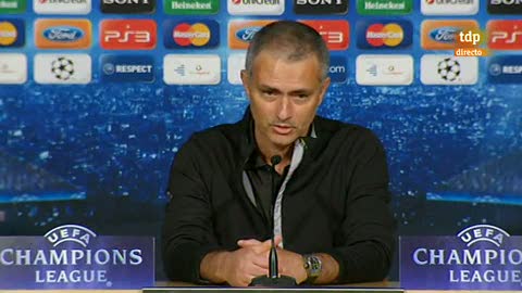 Ver v&iacute;deo  'Rueda de prensa de Mourinho tras la eliminaci&oacute;n en semifinales de la Champions League ante el Bayern de M&uacute;nich'