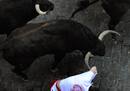 Un toro ha estado a punto de empitonar a un corredor en la curva de Mercaderes, se ha llevado un buen susto.