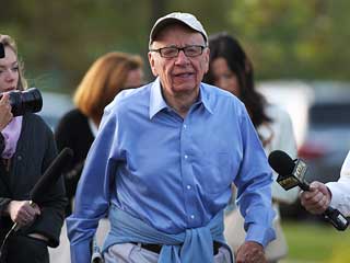 Ver v&iacute;deo  'Rupert Murdoch cierra el 'News of the World' por el esc&aacute;ndalo de las escuchas telef&oacute;nicas'