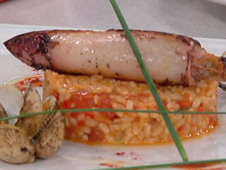 Ver v&iacute;deo  'Saber cocinar - Arroz con pisto y chipirones rellenos'