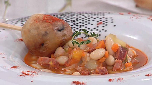 Saber cocinar - Caldo de alubias con bu&ntilde;uelos de morcilla (24/10/2011)