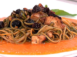 Ver v&iacute;deo  'Saber Cocinar - Pasta con salsa de zanahoria y pi&ntilde;ones'