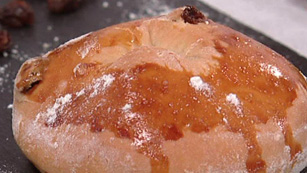 Ver v&iacute;deo  'Saber Cocinar - Postres - Pan dulce con pasas y miel'