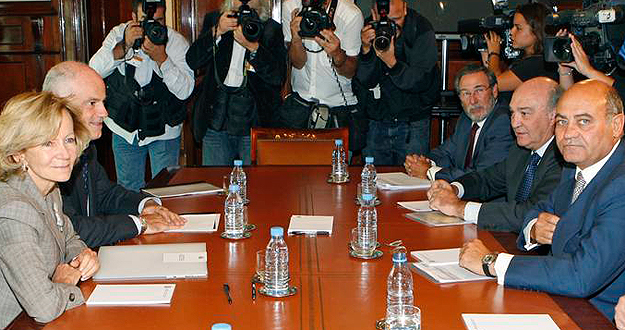 Salgado se re&uacute;ne con la patronal