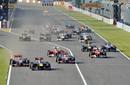Vettel mantiene la posici&oacute;n en la salida ante el acoso de Button