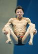 El saltador chino Yue Lin participa en la semifinal ol&iacute;mpica de saltos de nataci&oacute;n desde plataforma de 10 metros en el Centro Acu&aacute;tico en Londres.