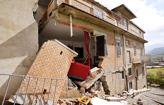 Un desprendimiento amenaza un pueblo de Sicilia