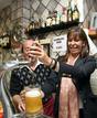 La candidata del partido popular de Catalu&ntilde;a ( PPC ), Al&iacute;cia S&aacute;nchez-Camacho, tira una cerveza en el Restaurant L Estaci&oacute; de Cornella, en Barcelona