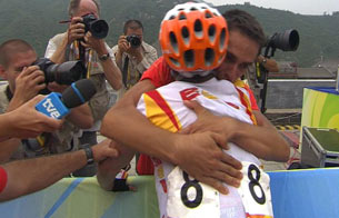 Ver v&iacute;deo  'S&aacute;nchez y Contador celebran la primera medalla'