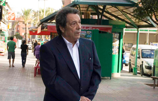 Pelotas - Sancho Gracia mete a Flo en un club de alterne