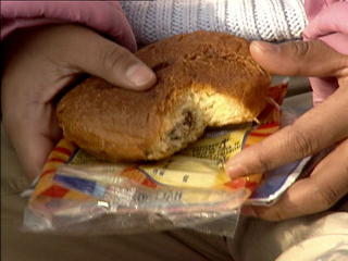 Ver v&iacute;deo  'Sanidad quiere controlar la alimentaci&oacute;n en los centros escolares'