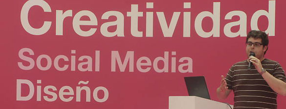 Santi Navarro durante la charla que ha tenido lugar en el escenario de Creatividad del &Aacute;gora.