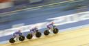 Sarah Hammer, Bausch y Jennie Reed Dotsie de los EE.UU. compiten en la prueba de ciclismo en pista por equipos para su clasificaci&oacute;n en el Vel&oacute;dromo durante el Londres 2012.