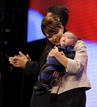 Sarah Palin con su hijo peque&ntilde;o Trig durante la Convenci&oacute;n de los Republicanos en Saint Paul.