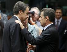Sarkozy habla con Zapatero en los proleg&oacute;menos de la cumbre