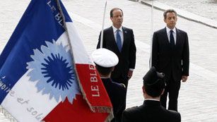 Ver v&iacute;deo  'Sarkozy y Hollande, juntos en el homenaje a los ca&iacute;dos en la II Guerra Mundial'