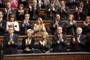 Rodr&iacute;guez Zapatero, Fern&aacute;ndez de la Vega, Salgado, Chaves y Moratinos aplauden la intervenci&oacute;n de Sarkozy.