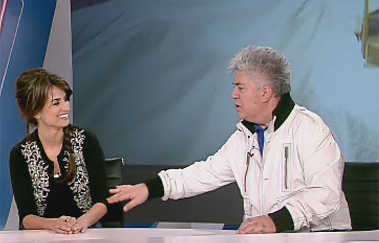Entrevista a Pedro Almod&oacute;var y Pen&eacute;lope Cruz en el Telediario