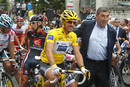 Cancellara posa en la l&iacute;nea de salida de la segunda etapa junto al m&iacute;tico Eddy Mercks.