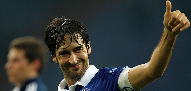 Schalke 04's Raul celebrates victory against Steaua Bucharest during the Europa League Group J soccer match in Gelsenkirchen Schalke 04's Raul celebrates victory against Steaua Bucharest during the Europa League Group J soccer match in Gelsenkirchen