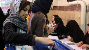 Ver v&iacute;deo  'Se celebran elecciones en Ir&aacute;n sin la oposici&oacute;n reformista'