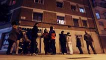Ir al Video&nbsp;Se detiene a una mujer acusada de la muerte de sus dos hijos