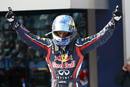 Sebastian Vettel levanta los brazos tras ganar el Gran Premio de Turqu&iacute;a de F&oacute;rmula Uno.