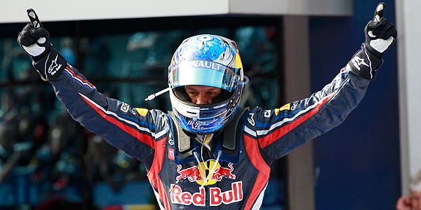 Sebastian Vettel levanta los brazos tras ganar el Gran Premio de Turquía de Fórmula Uno. Sebastian Vettel levanta los brazos tras ganar el Gran Premio de Turquía de Fórmula Uno.